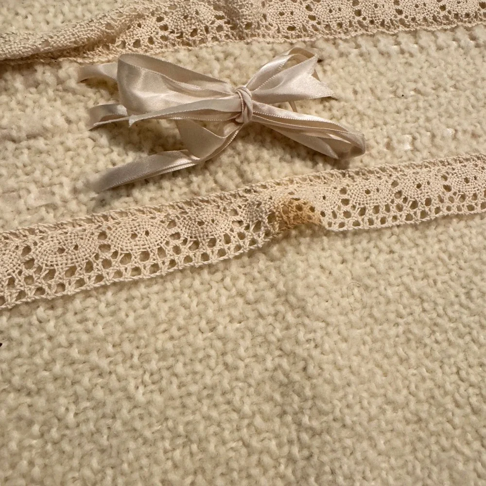 Branigan Weavers Cream Wool Baby Blanket Heirloom Lace‎ Ribbon Bows Fringed Edge